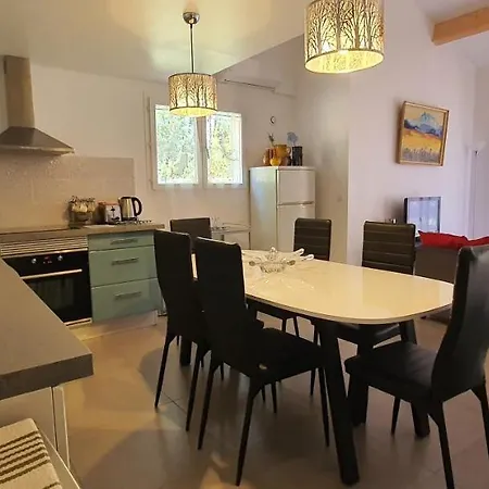 Mylena Holiday home Jouques